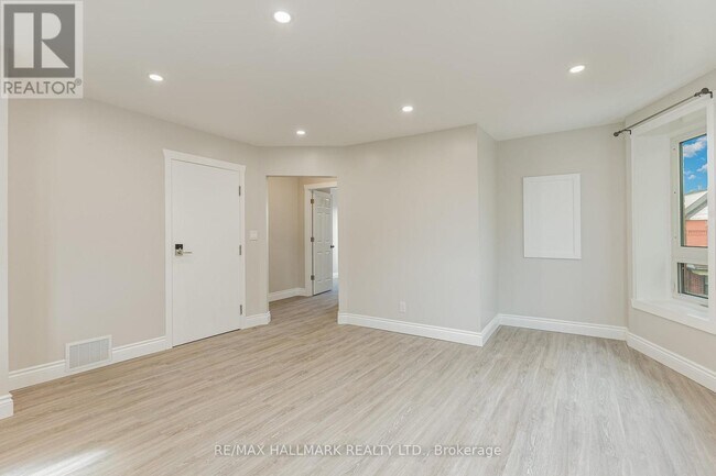 Photo - 291 Emerald St N