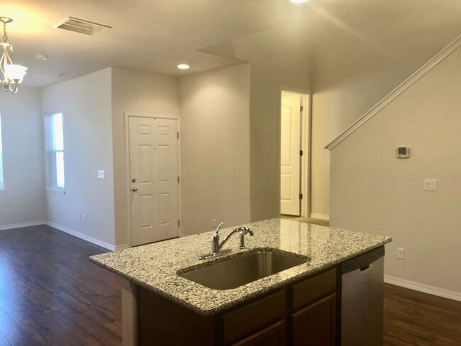 Photo - BEAUTIFUL 3-BEDROOM TOWNHOME IN AWARD-WINN...