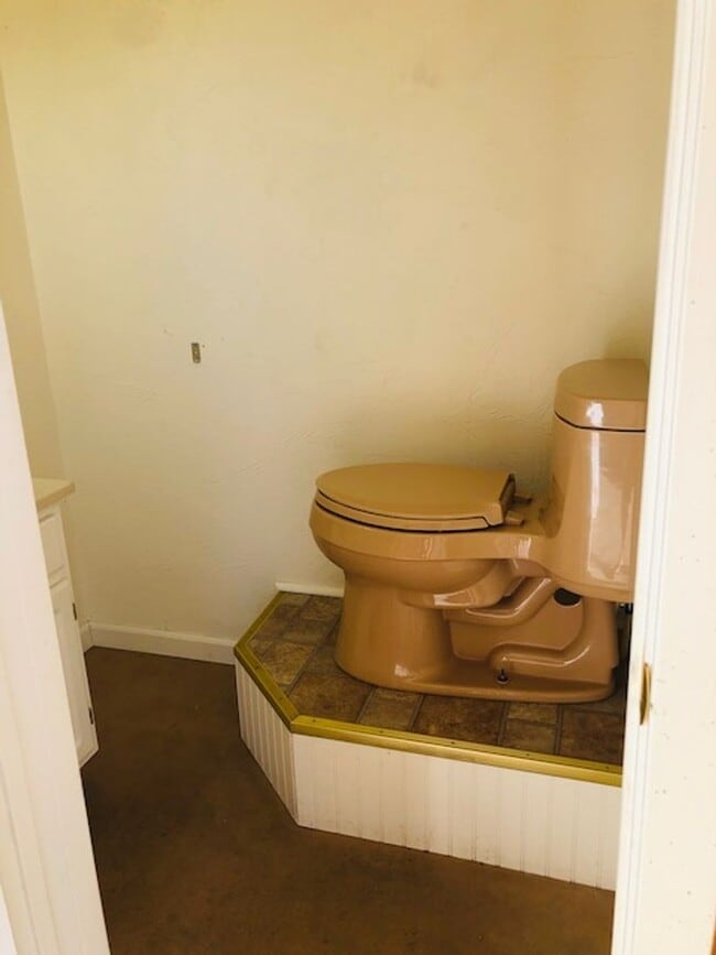Photo - 160 Mactavish Ln Unit B