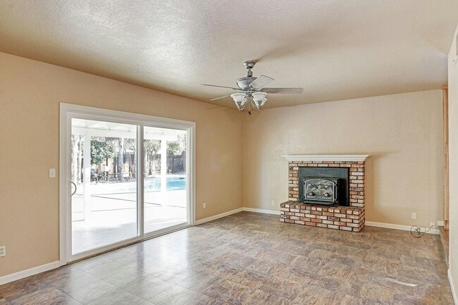 Photo - 1428 Lorry Ave