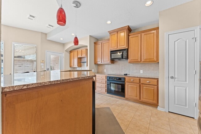 Building Photo - 2411 Clippers Square