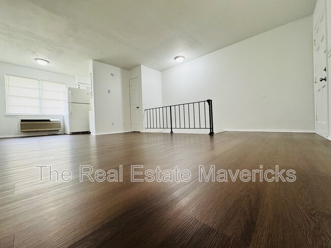 Photo - 925 Shallowford Rd House