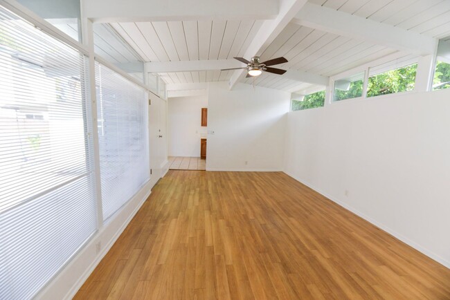 Building Photo - 139 W Canada Unit #C