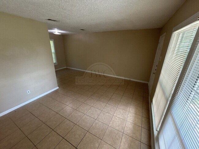 Photo - 1111 Jacqueline St