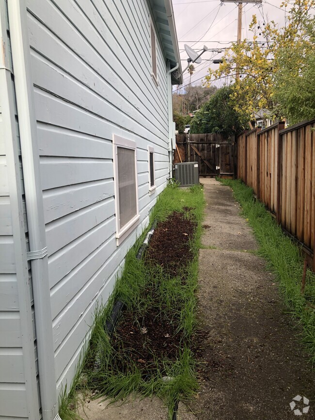Building Photo - 2749 Kinney Dr Rental