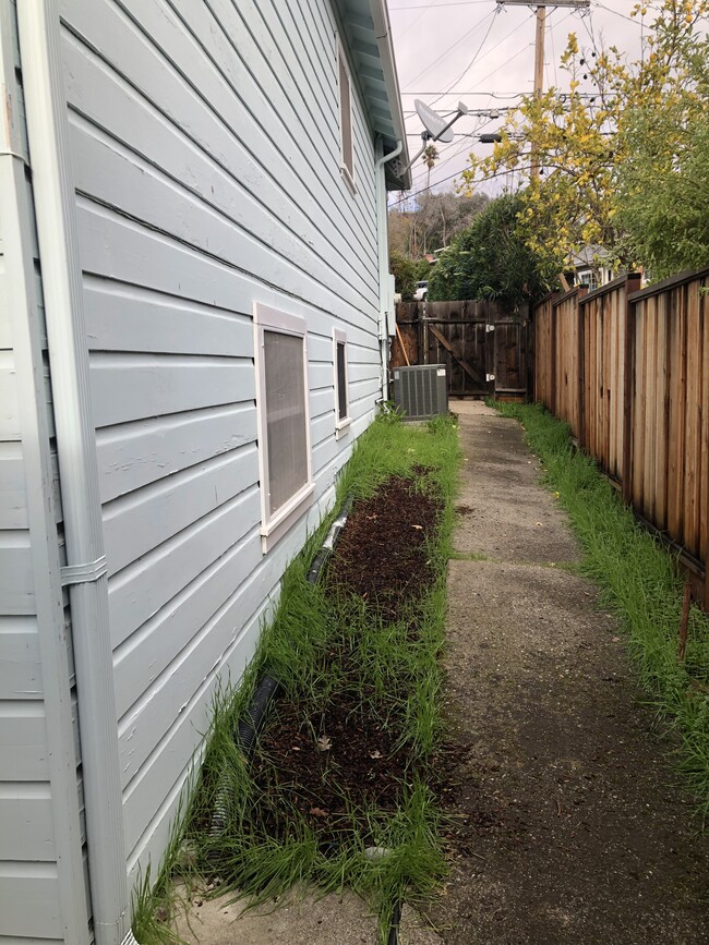Side yard - 2749 Kinney Dr House
