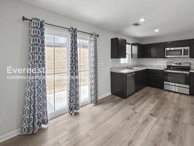 Photo - 3 Bed, 2.5 Bath Townhome with Fenced Yard / Pet-Friendly / Available Now