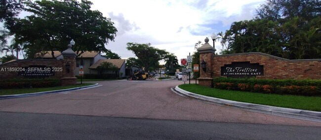 Building Photo - 9719 N New River Canal Rd