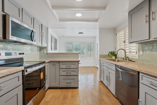 Photo - 9632 N 58th Ln Unidad Suite