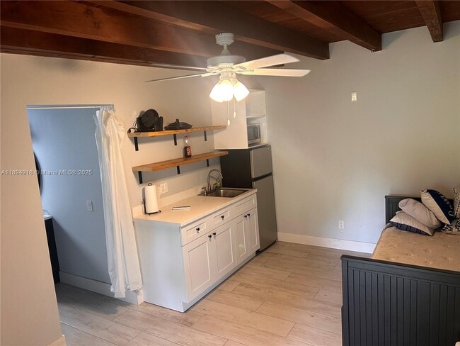 Building Photo - 6431 SW 64th Ct Unit 1