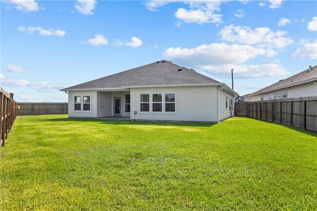 Photo - Spacious 4 or 5 Bedroom Home for Rent | Desirable Southside Location