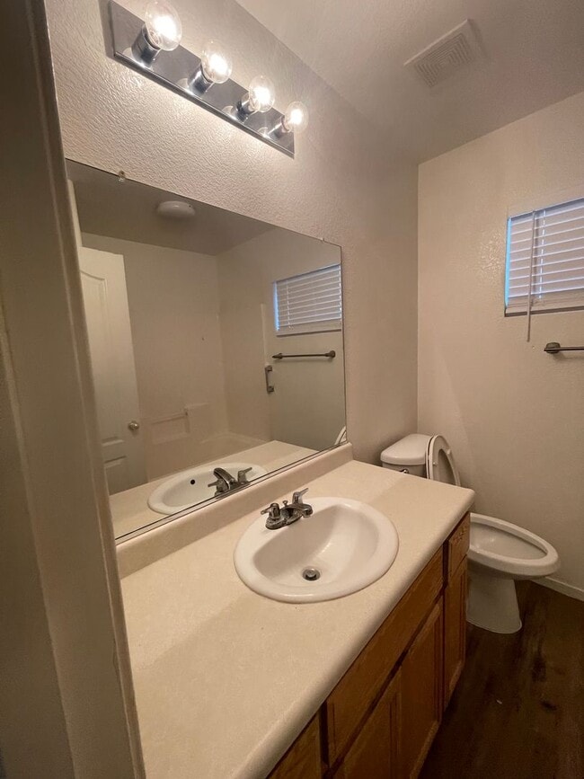 Photo - Beautiful 3 bedroom and 2 bath home ready for move in.