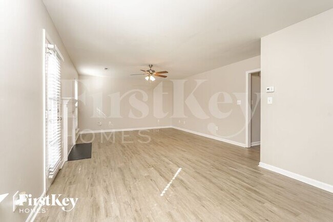 Photo - 1050 Spruce Garden Dr