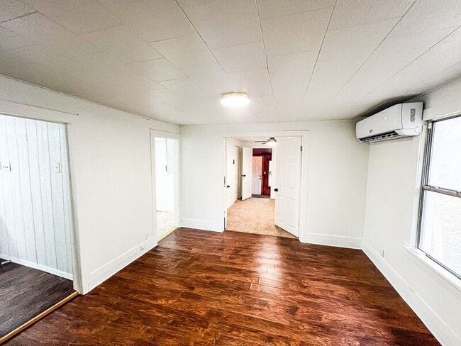 Photo - 120 E Maple St