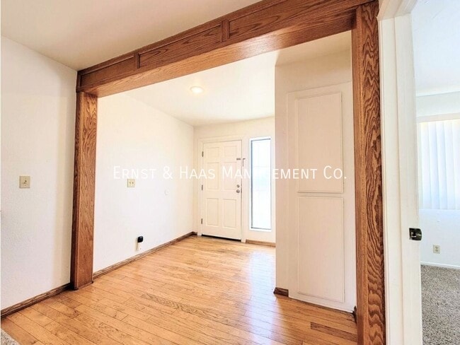Photo - 2755 E Hill St