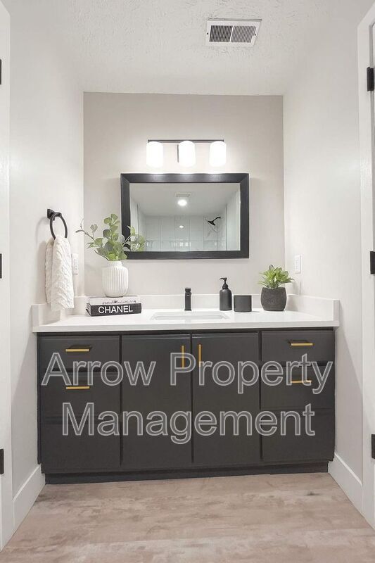 Photo - 2323 T St Unidad 10