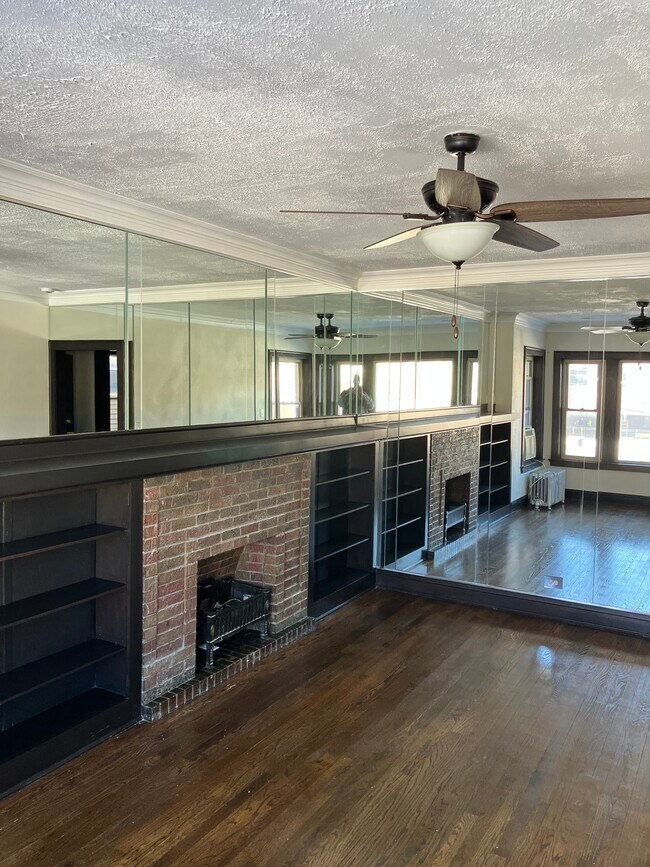 Living - 4319 W Monroe St Unit 2