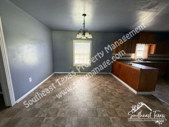 Photo - 3255 Charles St