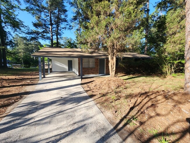 Building Photo - Rent Ready! Section 8 accepted! 4 Bedroom ... Rental