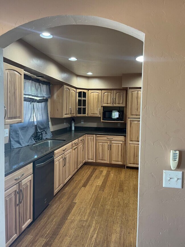 626 S Huachuca St