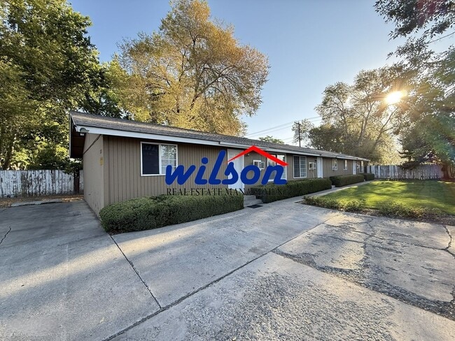 Building Photo - 1211 Ledwich Ave Unit B