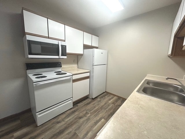 1 Bedroom - Kitchen - Orchid Place Apartments