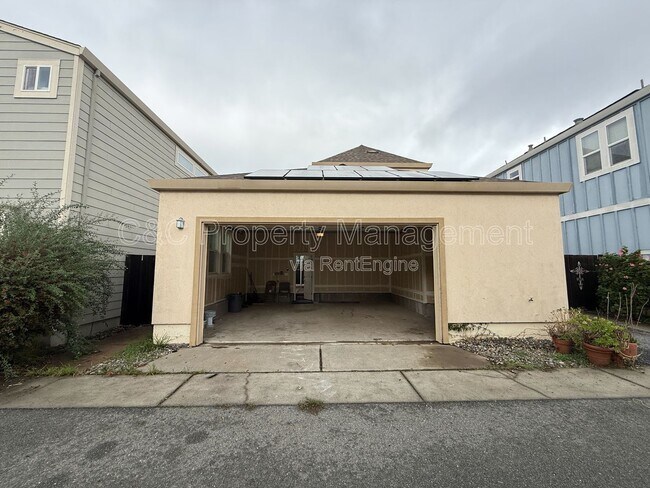 Photo - 2527 N Village Dr