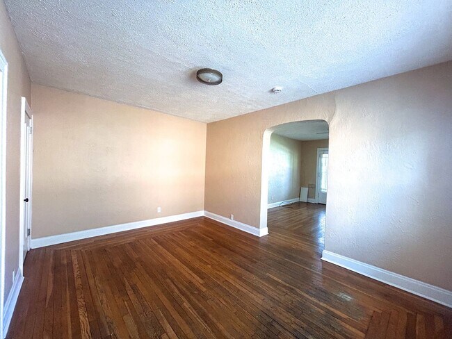 Photo - 6338 Hamilton Ave