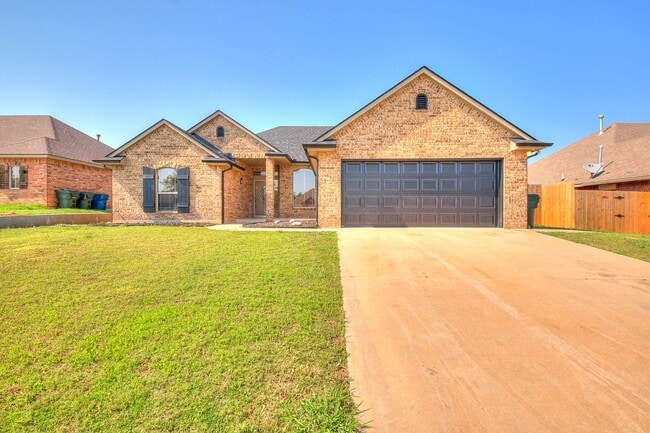Building Photo - 3 bed 2 bath great house