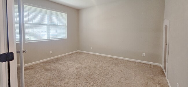 Photo - 640 Vickie Ln N