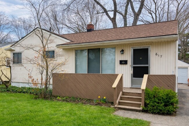 Building Photo - 617 N Wilson Ave