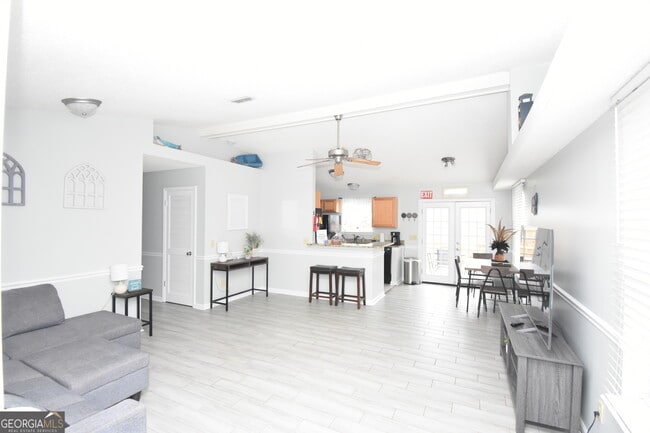 Photo - 208 Gunter St