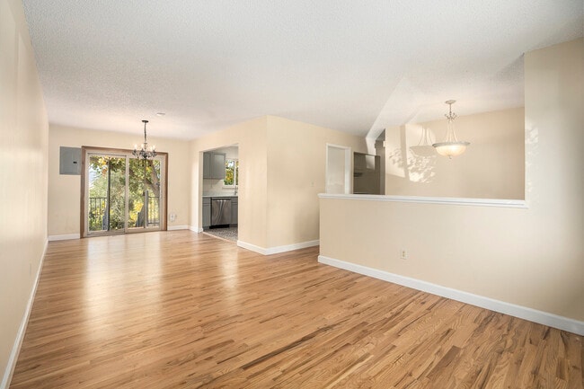 Photo - 7030 Metropolitan St