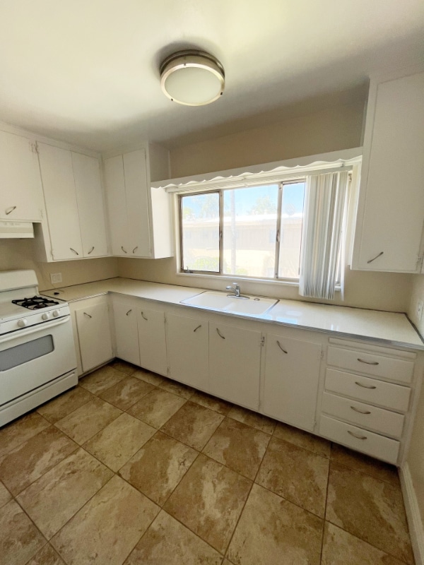 Photo - 627 N Vine Ave