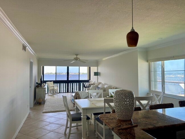 Photo - 175 SE St Lucie Blvd Unidad 130