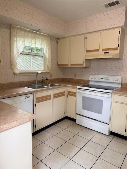 Photo - 313 W 20th Ave