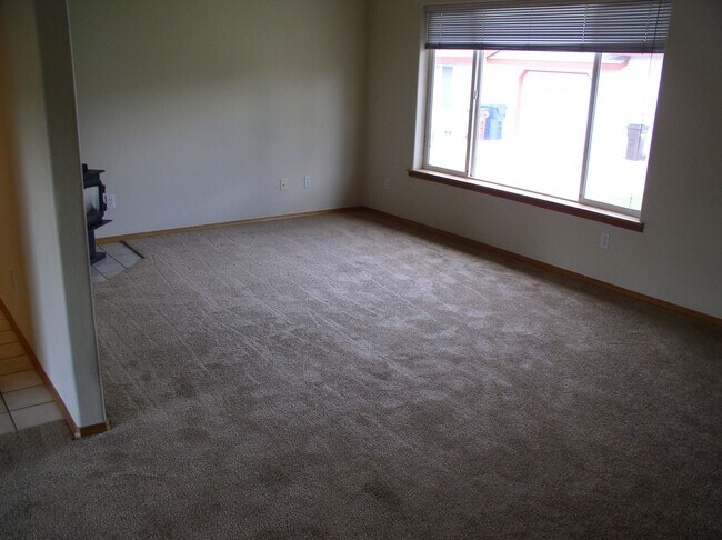 Photo - 2132-2142 SW Reindeer Unit 2132