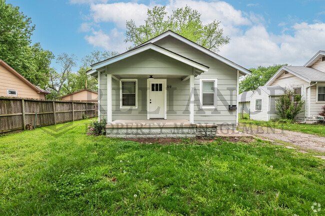 Building Photo - 119 S Custer Ave Rental