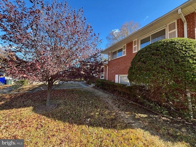 Photo - 2712 Finch St