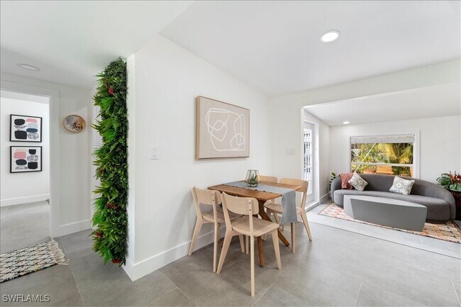 Photo - 2123 Holiday Ln