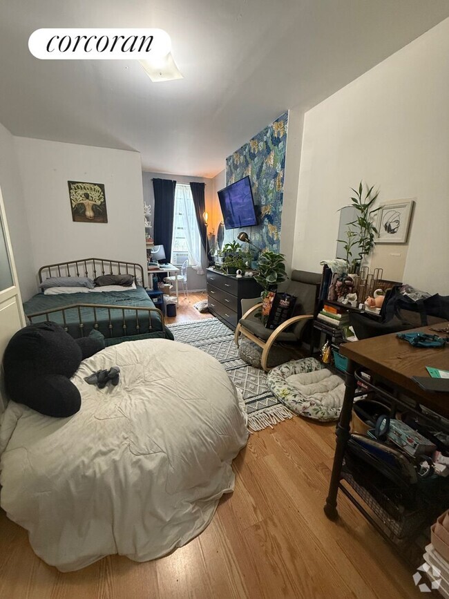 Building Photo - 172 E 104th St Rental