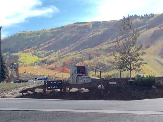 Building Photo - 1530 Empire Ave Unit Snowcrest 305