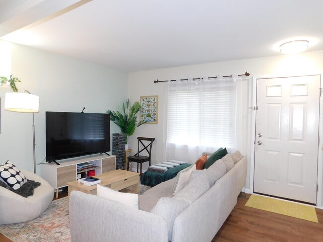 Photo - 543 Longshore Dr Unit B