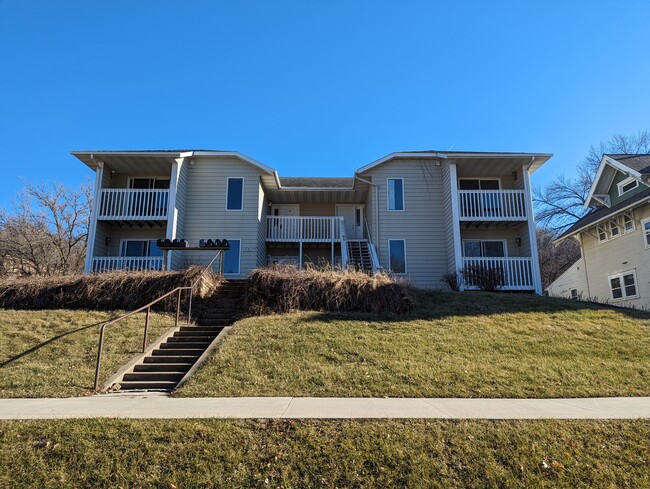 Building - 107 S 5th St Apartments