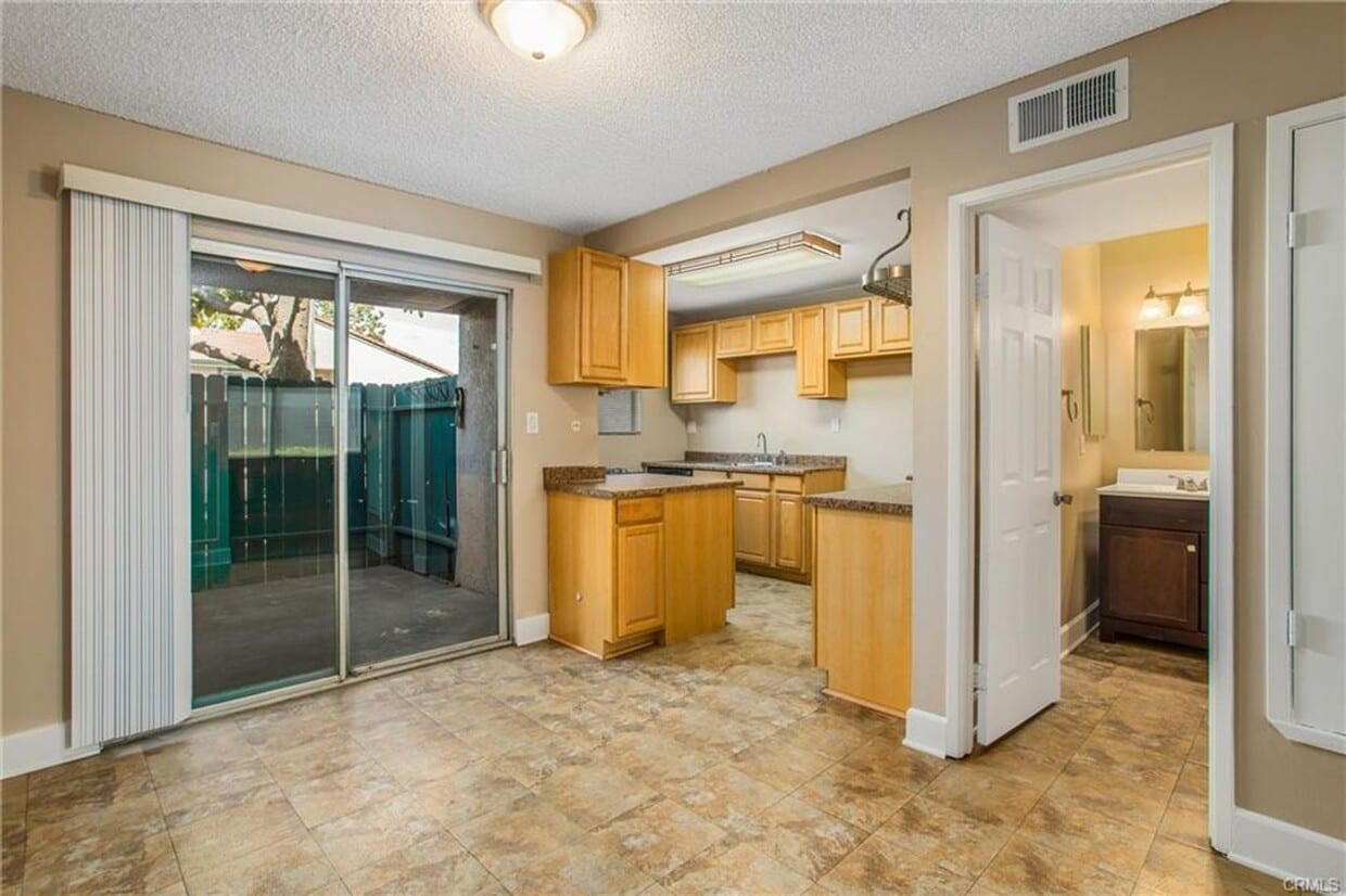 Updated 2 Bedroom 1.5 Bathroom condo in a ... - Updated 2 Bedroom 1.5 Bathroom condo in a ...