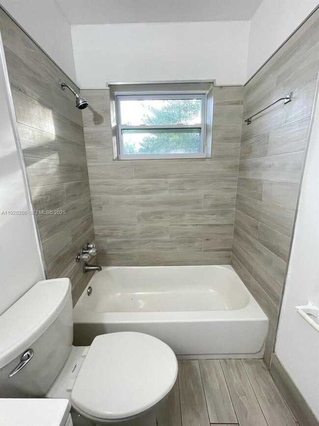 Photo - 330 SW 19th St Unit 4