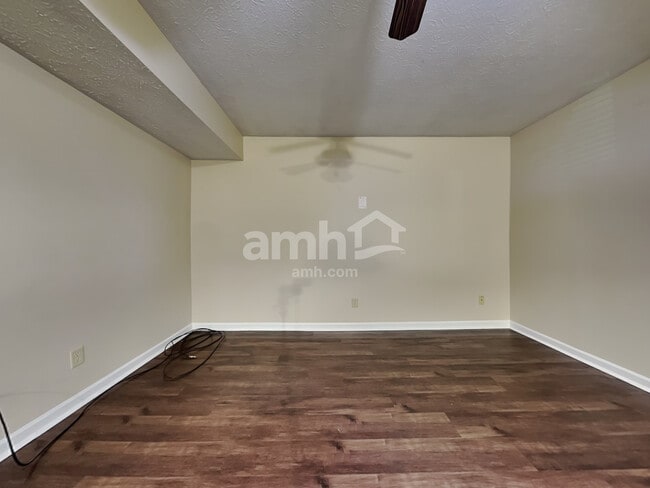 1085 Sunmeadow Cir