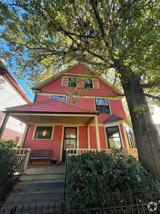 Building Photo - 302 Brookline St Unit #2 Rental