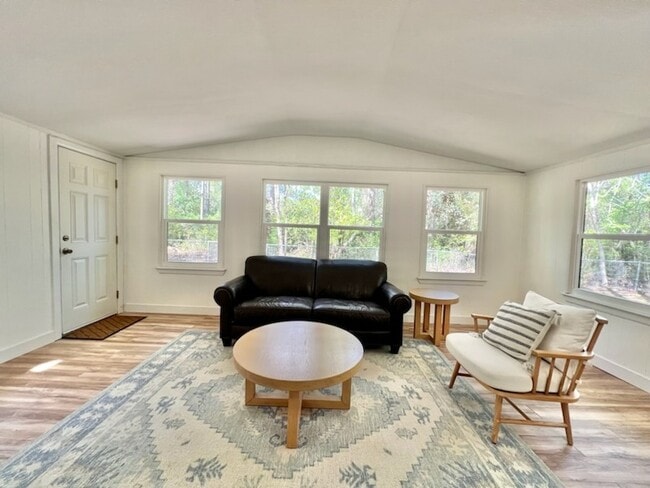 Photo - 2849 Penn St