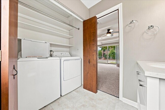 Photo - 129 W Quincy St